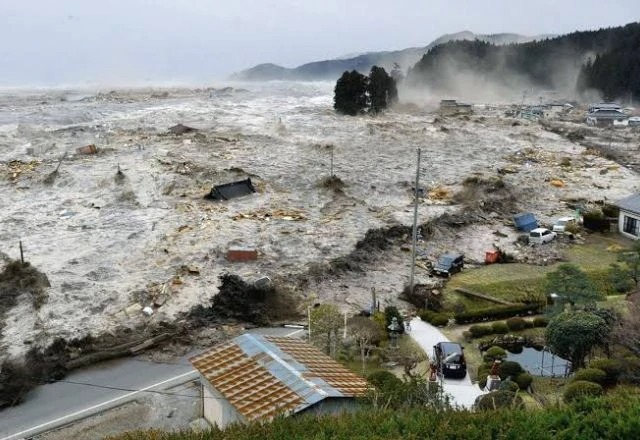 Japão suspende alerta de tsunami emitido após terremoto