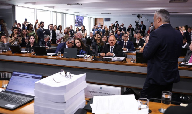 Relatório da CPMI do INSS pede indiciamento de 216 pessoas