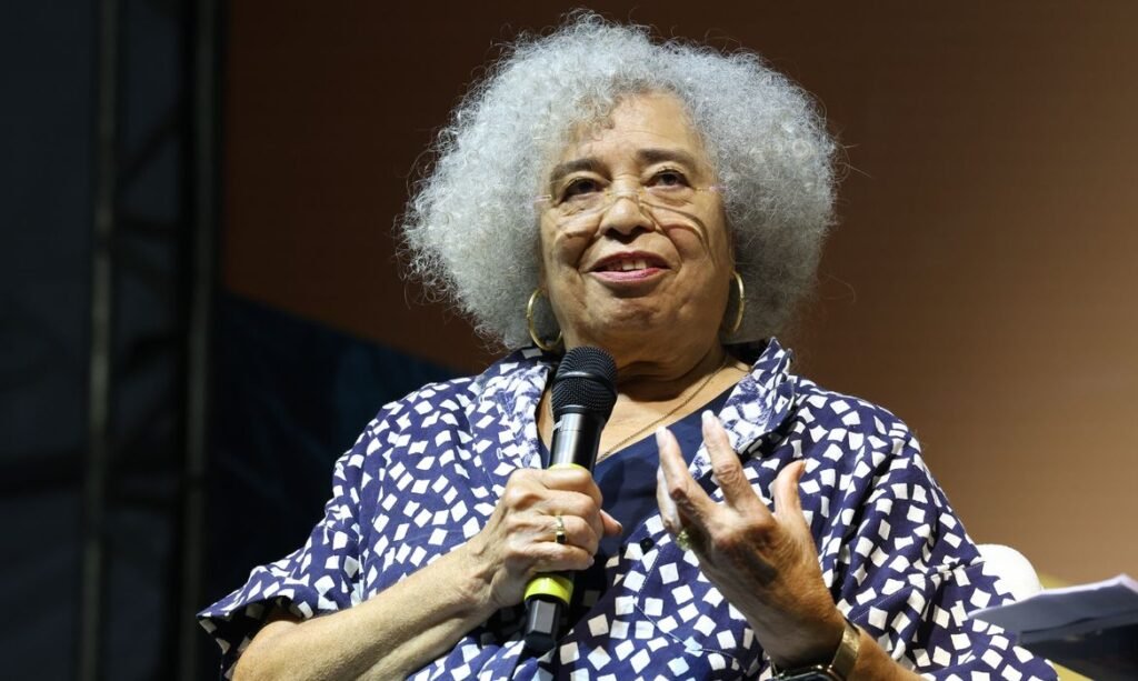 Angela Davis denuncia gentrificação e exalta intelectuais brasileiras na Flip
