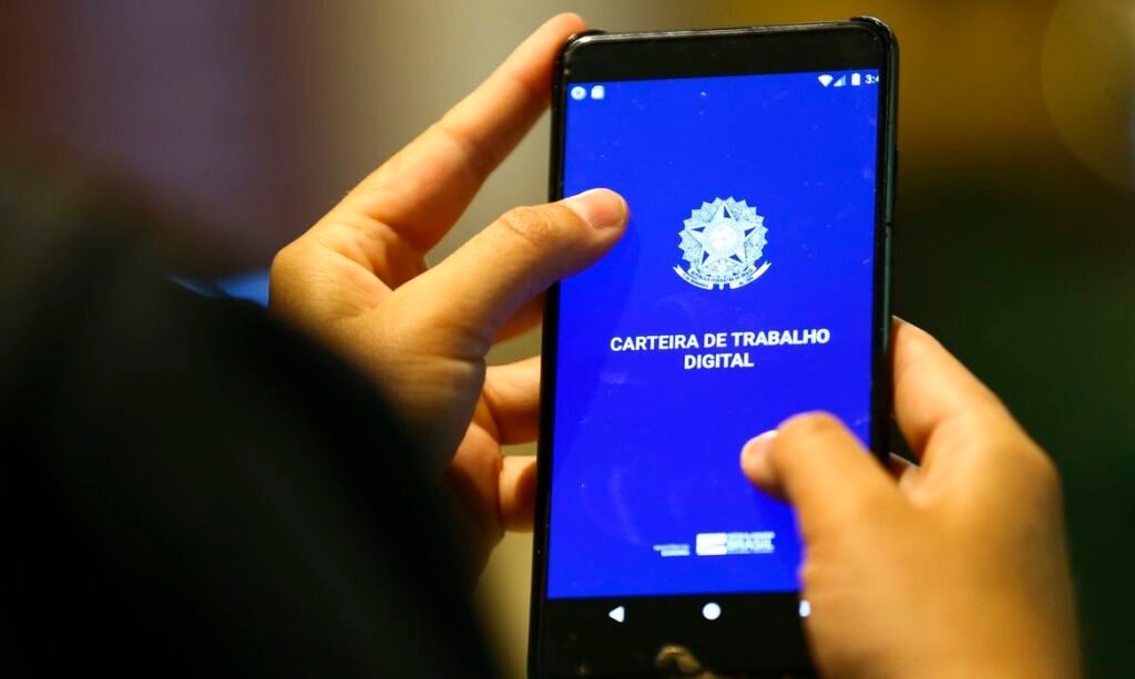 Desemprego cai para 5,4% e atinge marca histórica no segundo trimestre