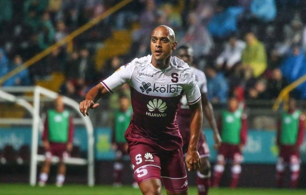 Ex-jogador do Botafogo morre após queda de muro durante tempestade no Rio