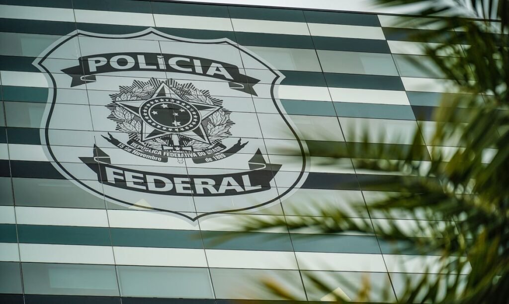 Flávio Bolsonaro nega calúnia contra Lula em manifestação escrita enviada à Polícia Federal