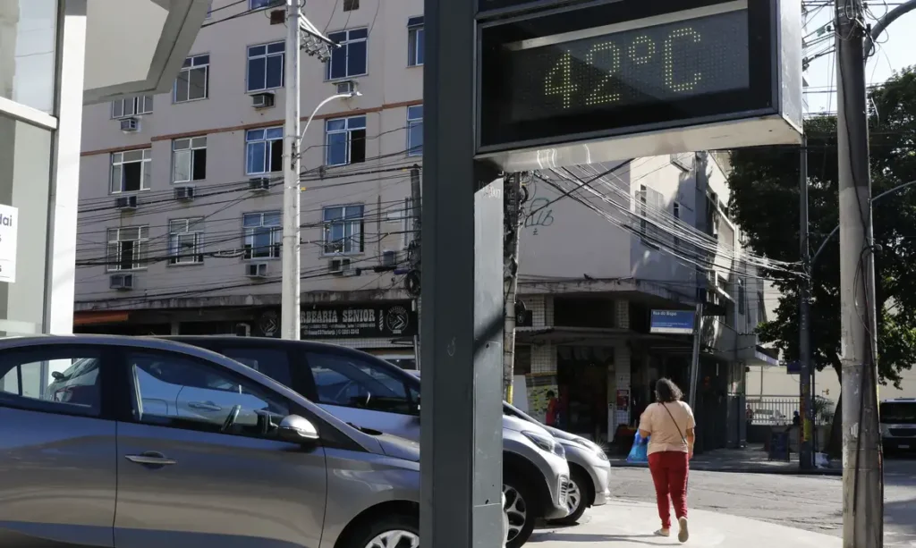 Rio de Janeiro antecipa Plano Verão para enfrentar riscos do super El Niño