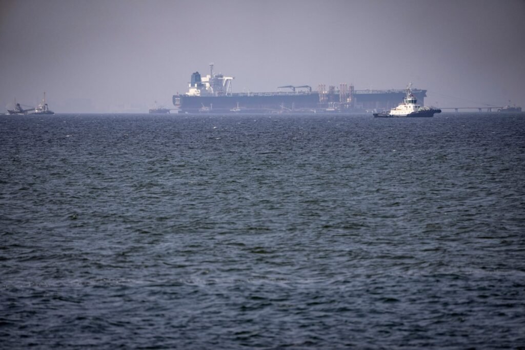 Petróleo supera US$ 96 e acende alerta para inflação global