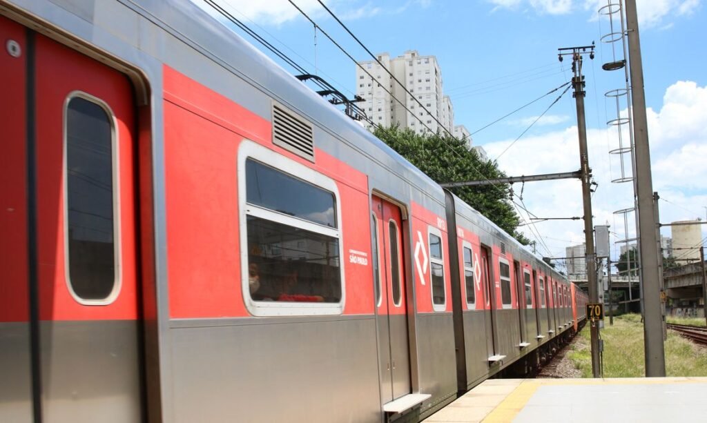 CPTM assume operação de linhas após falhas graves causarem caos em São Paulo
