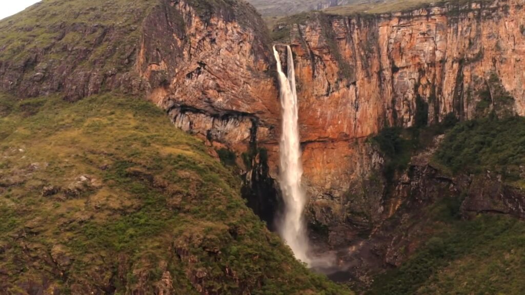 Justiça ordena novo fechamento da Cachoeira do Tabuleiro por falhas na segurança