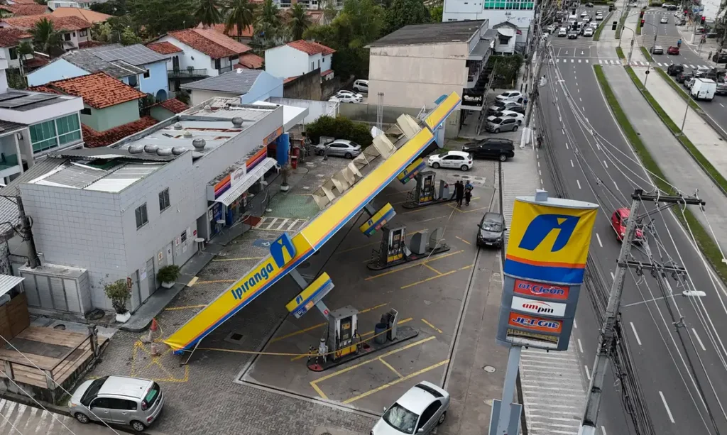 Polícia investiga mortes por eletrocussão após ventania severa no Rio de Janeiro