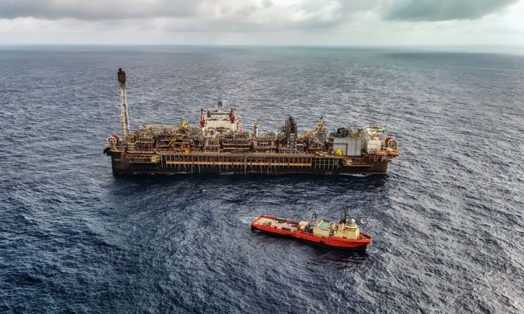 Produção de petróleo no Brasil atinge recorde de 3,34 milhões de barris diários