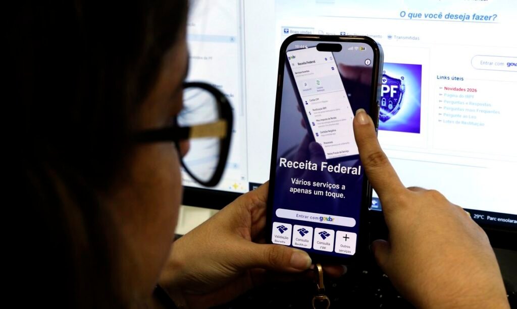 Receita Federal libera terceiro lote de restituição do Imposto de Renda 2026