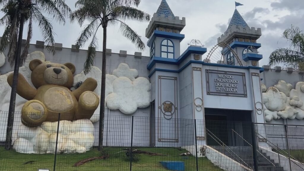 Zoológico de pelúcias em Tabatinga permanece fechado após investimento milionário