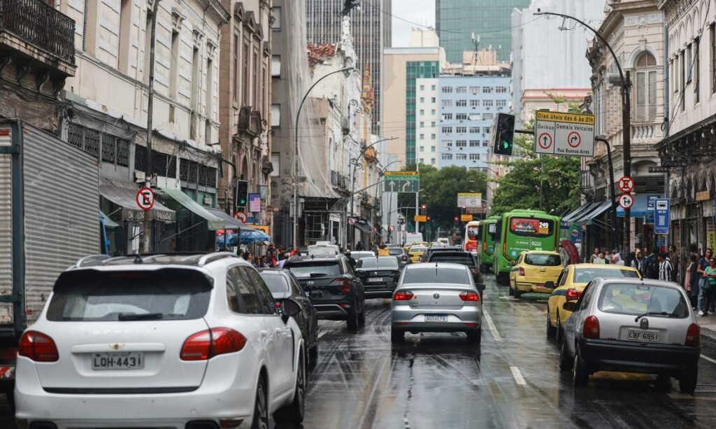 Adesivos eleitorais em veículos podem causar cancelamento de seguro automotivo