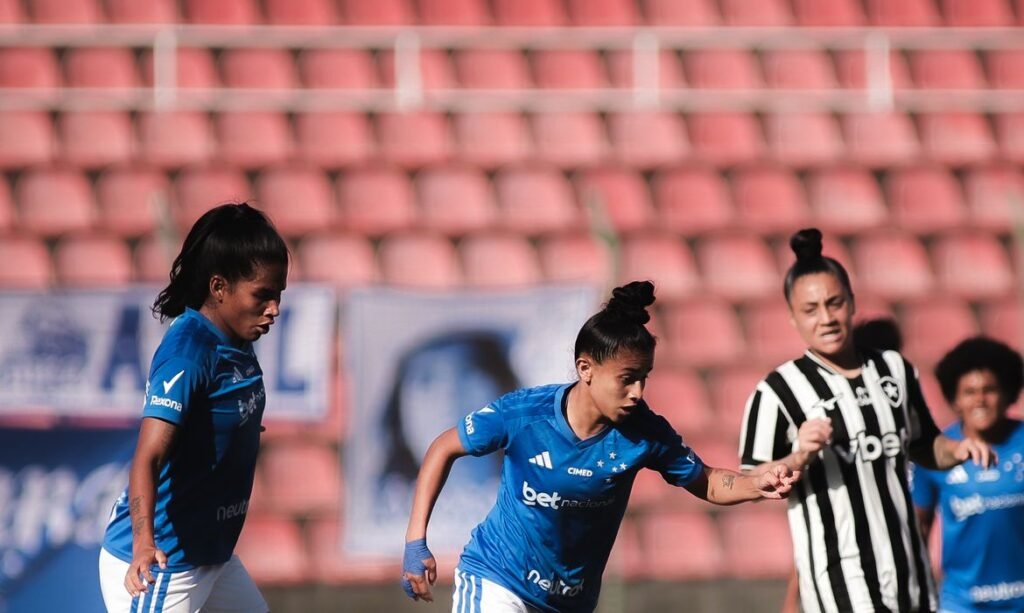 Cruzeiro domina Botafogo com show de Marília no Brasileirão Feminino