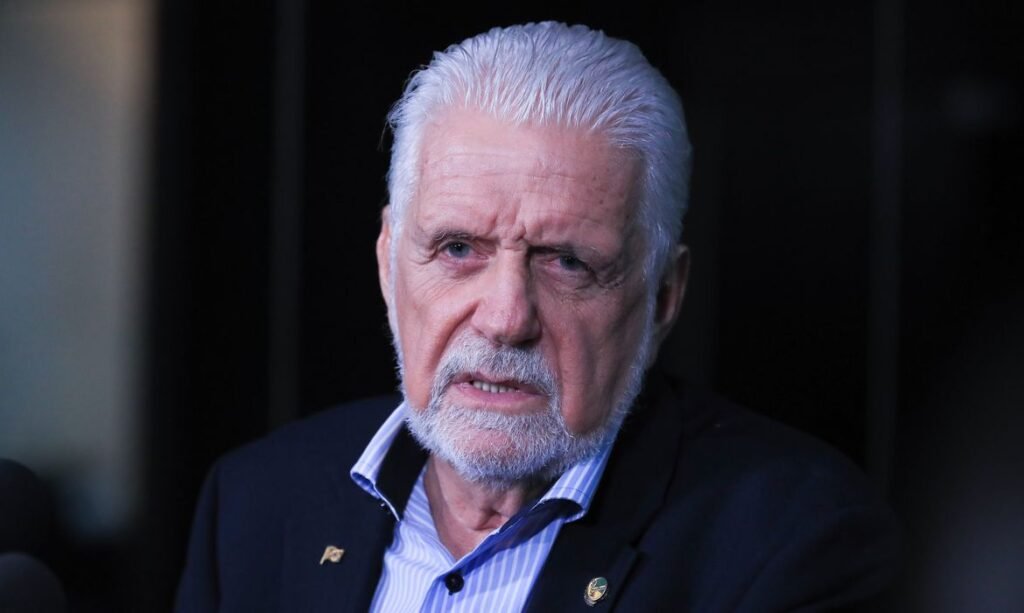 Defesa de Jaques Wagner obtém adiamento de depoimento à Polícia Federal