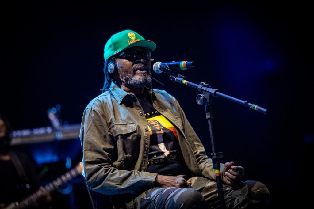 Edson Gomes mantém agenda de shows após internação em Feira de Santana