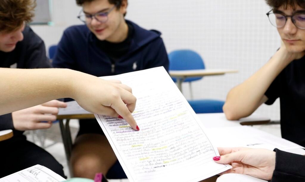 Encceja 2026 libera guia oficial para preparação da redação