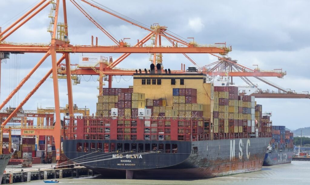 Exportações e importações em alta levam balança comercial a superávit de US$ 7 bilhões em julho