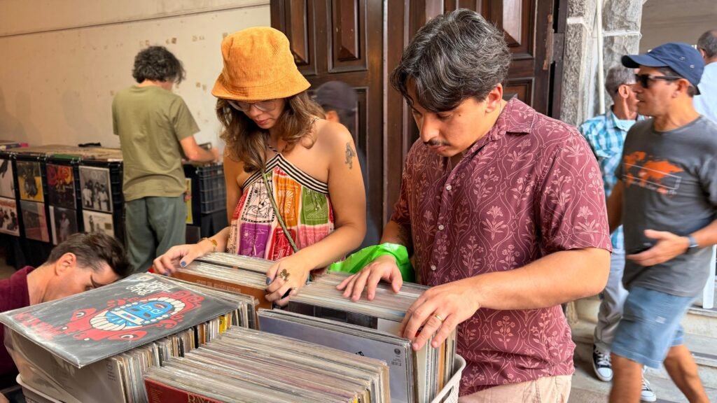 Feira de vinil em Belo Horizonte atrai colecionadores com raridades e preços acessíveis