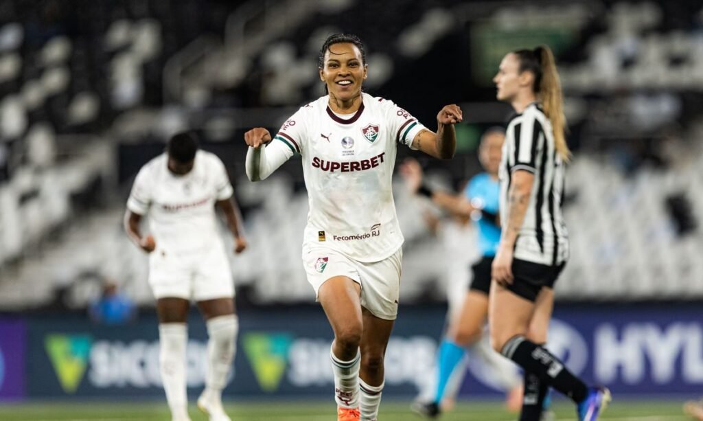 Fluminense vence clássico contra Botafogo e mantém vivo sonho no Brasileirão Feminino