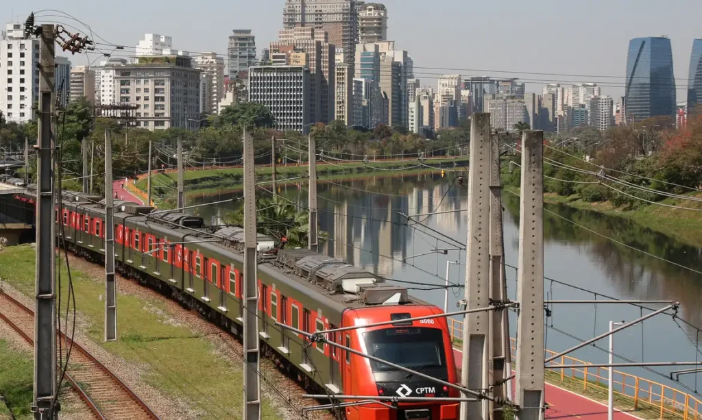 Greve na CPTM colapsa trânsito em São Paulo com recorde de congestionamento