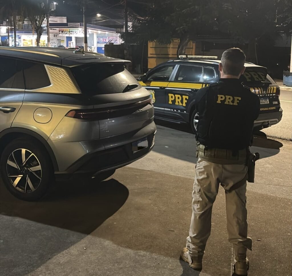 Grupo de estrangeiros é detido em Barra Mansa com veículo clonado na Via Dutra