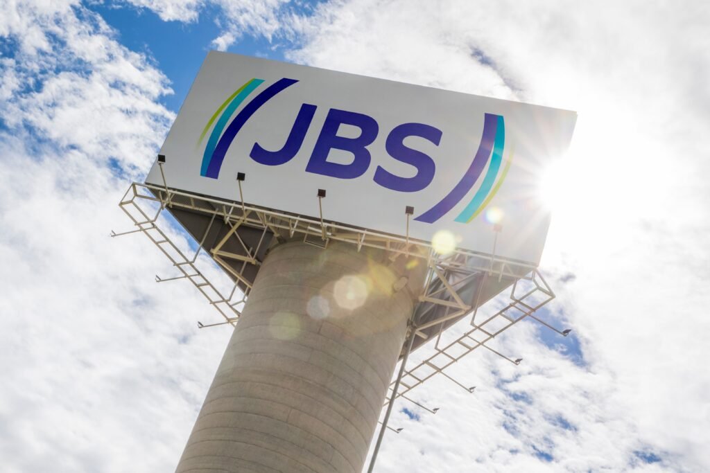 JBS alcança receita recorde de US$ 23,9 bilhões no segundo trimestre de 2026