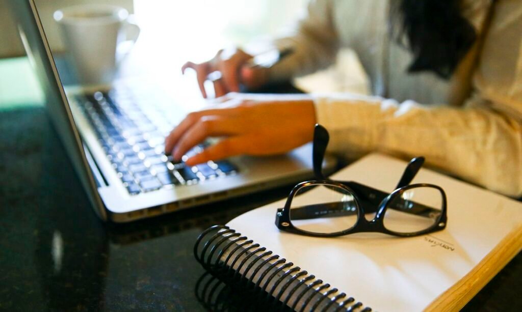 Liderança feminina no setor de seguros ainda enfrenta barreiras de ascensão