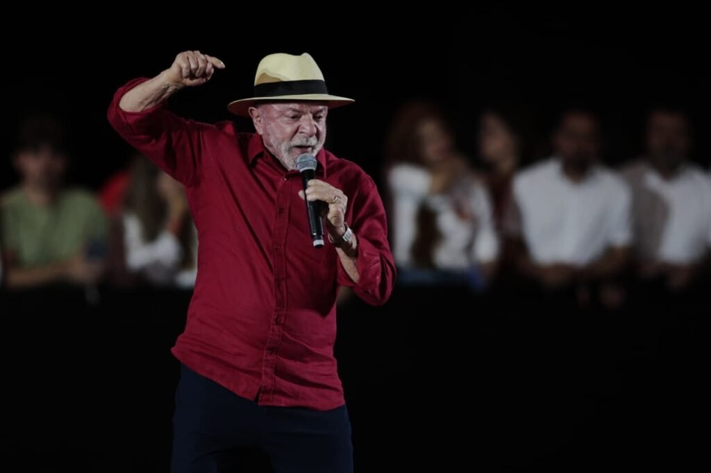 Lula reafirma compromisso democrático e rejeita influência externa em convenção no Ceará