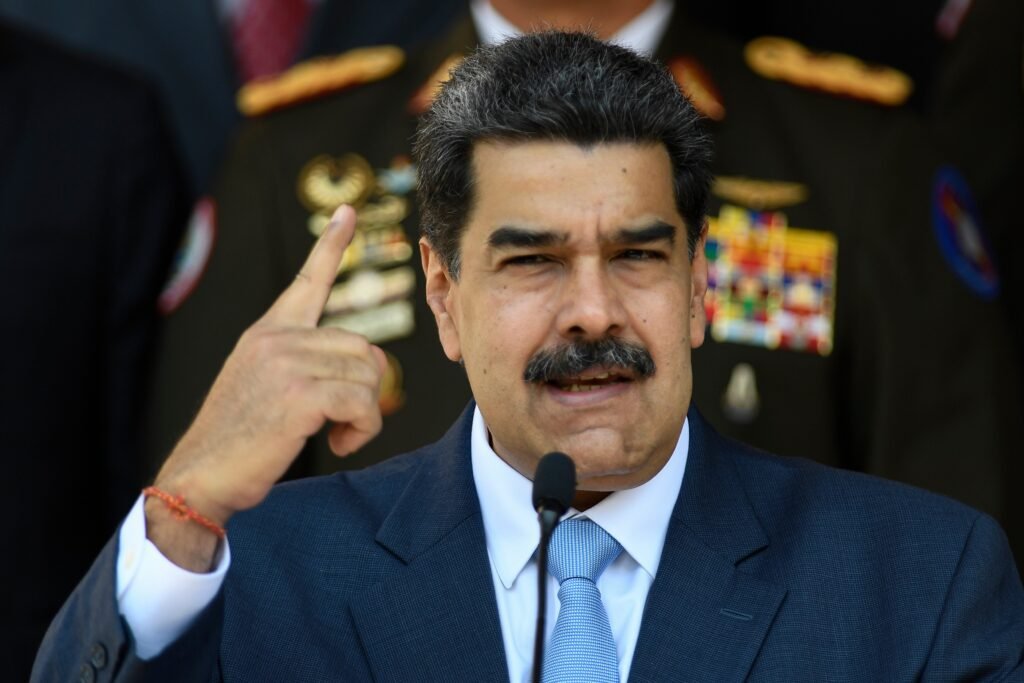 Maduro defende diálogo na Venezuela antes de negociações em Caracas