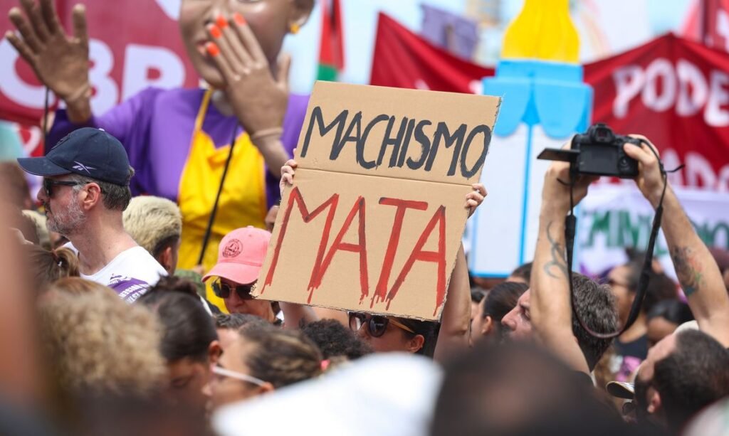 Sobrecarga doméstica e dependência financeira elevam vulnerabilidade feminina à violência