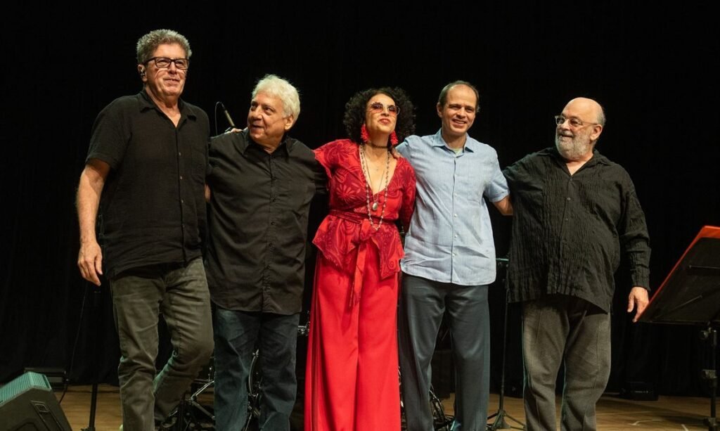 TV Brasil transmite show exclusivo de Caetano Veloso com os Morelenbaum neste sábado às 23h59
