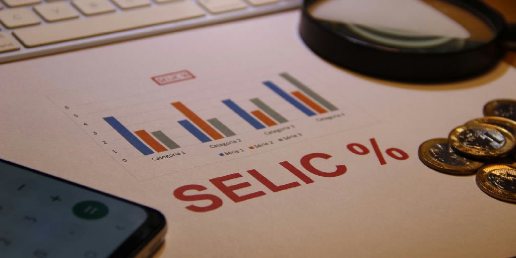 Analistas financeiros revisam para baixo a estimativa da Selic a 13,50% em 2026