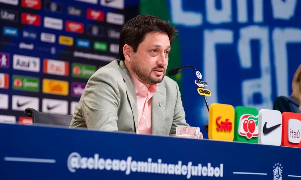 Arthur Elias chama 28 atletas para duelos da seleção feminina diante da Argentina em outubro