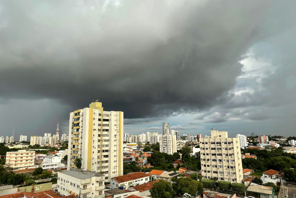 Cem municípios de Mato Grosso entram em alerta de tempestade com risco de granizo