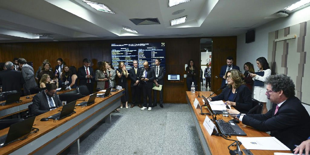 Fim da taxa das blusinhas avança em comissão e vai a votação no plenário do Congresso