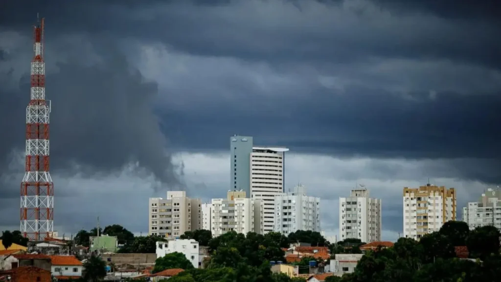 Inmet emite alerta de tempestades para todos os municípios de Mato Grosso