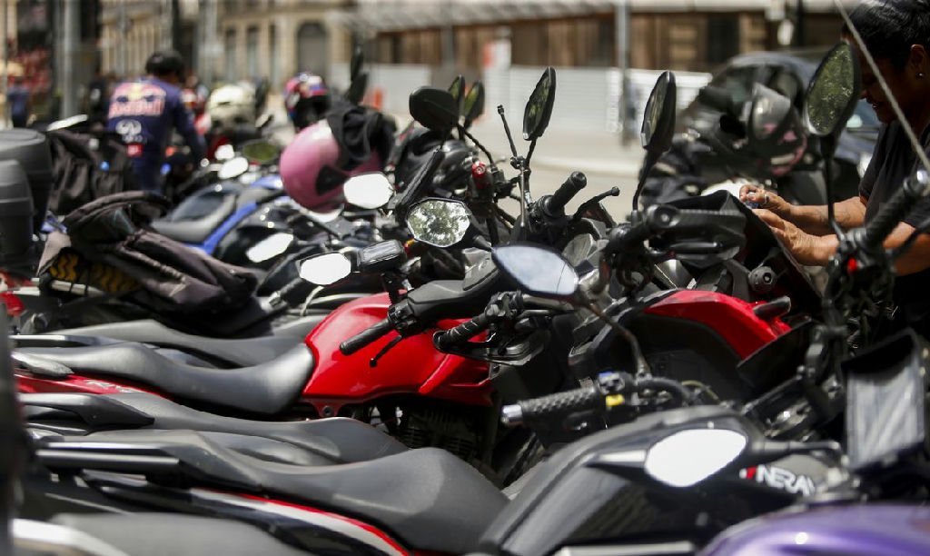 Lei torna permanente programa de crédito facilitado para motoristas e entregadores de app