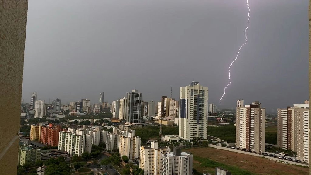 Mato Grosso enfrenta alerta de tempestades e queda de temperatura neste domingo