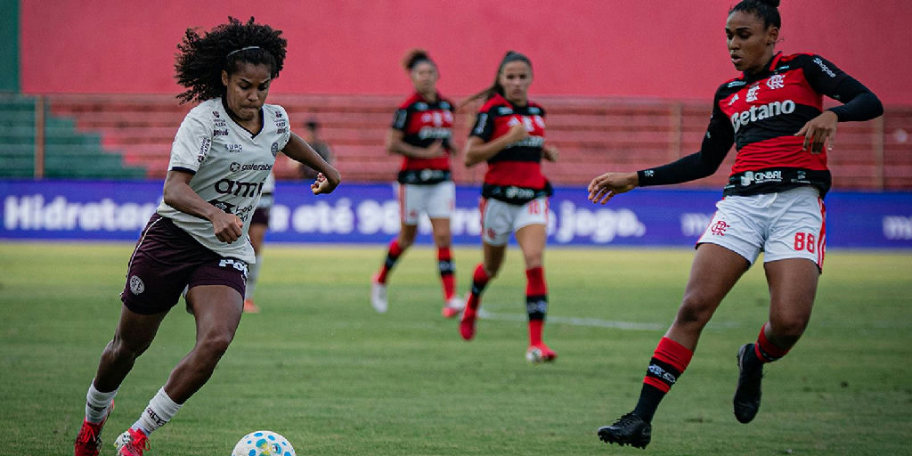 Nova lei estabelece metas de profissionalização e igualdade para o futebol feminino no Brasil