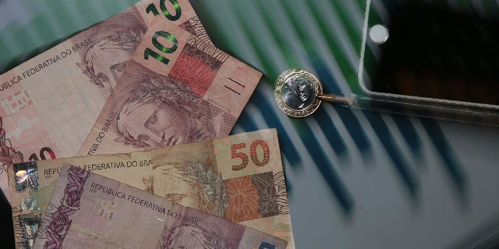 Selic cai para 13,75% ao ano sob efeito da desaceleração econômica