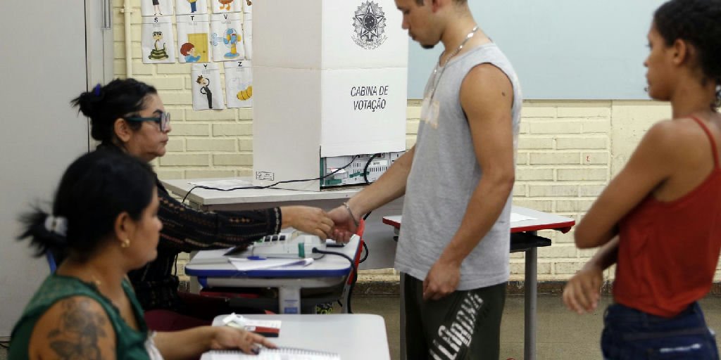 Voto facultativo mobiliza jovens e idosos nas eleições de 2026