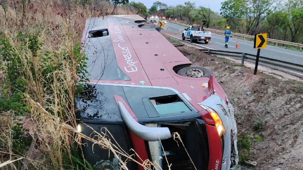 Acidente com ônibus na Serra da Petrovina deixa dois feridos em Mato Grosso