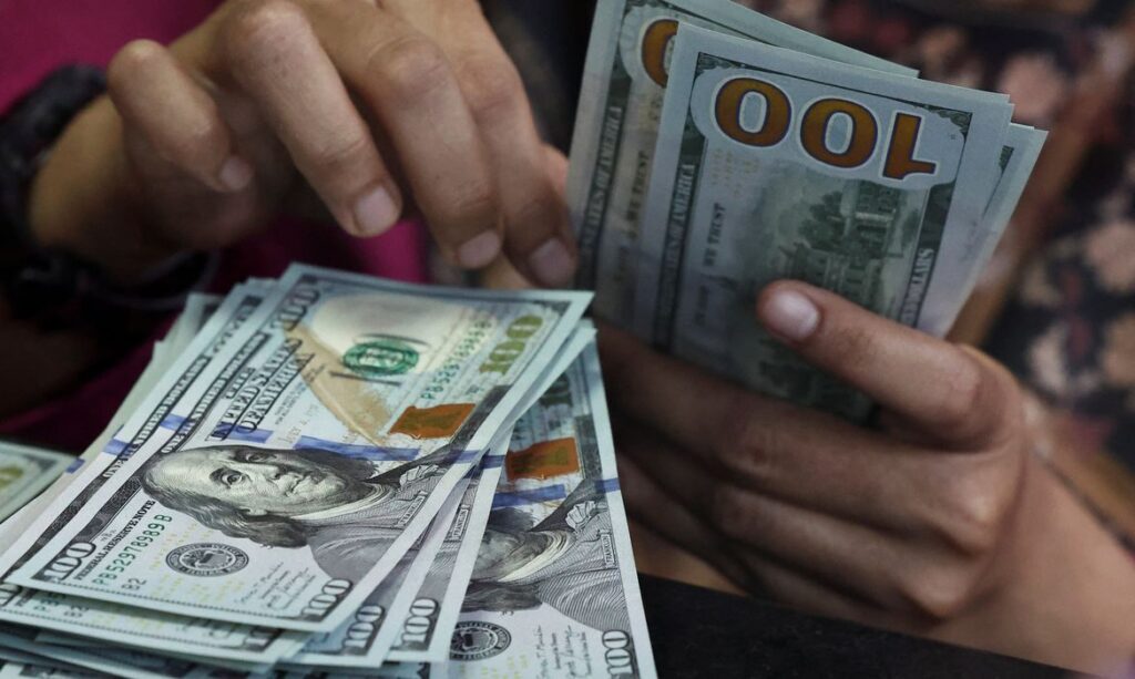 Cotação da moeda americana encerra a semana a R$ 5,44 e atinge pico não visto desde 2008
