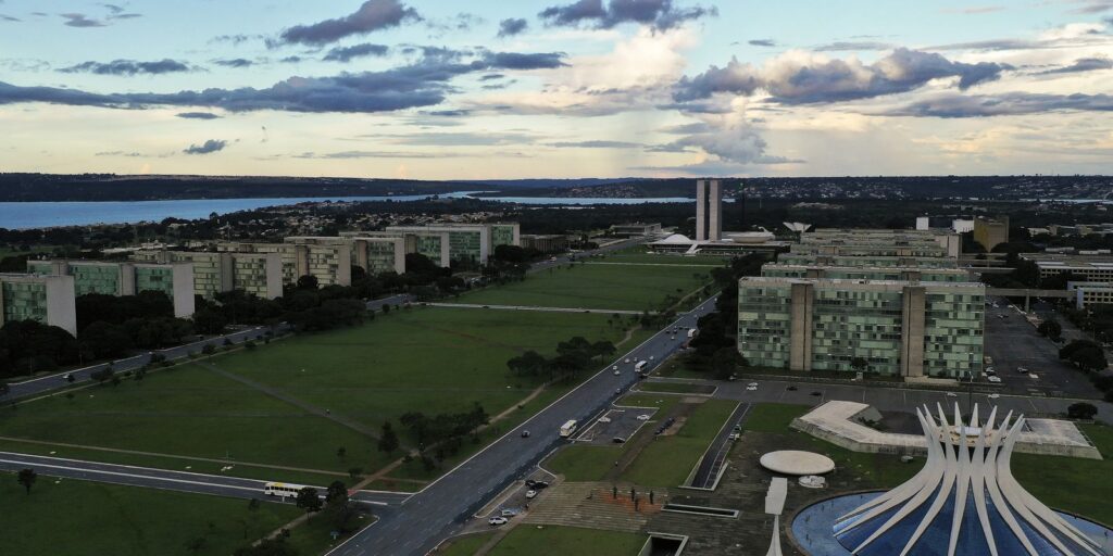Eleições marcam divergência profunda entre privatizações e fortalecimento estatal