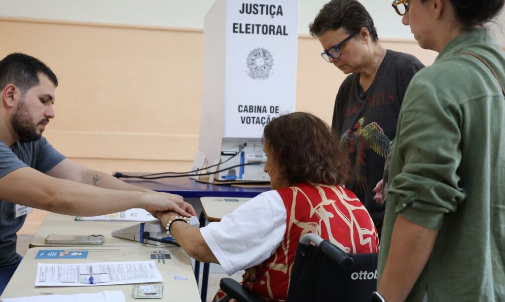 Eleitores com setenta anos ou mais impulsionam participação nas urnas