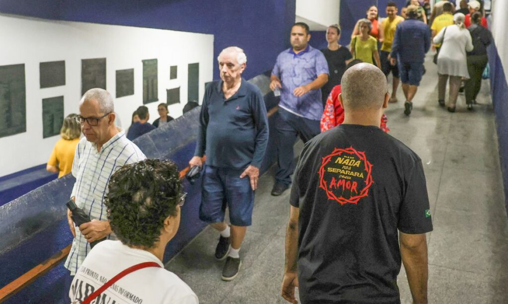 Eleitores idosos enfrentam barreiras e garantem presença nas urnas