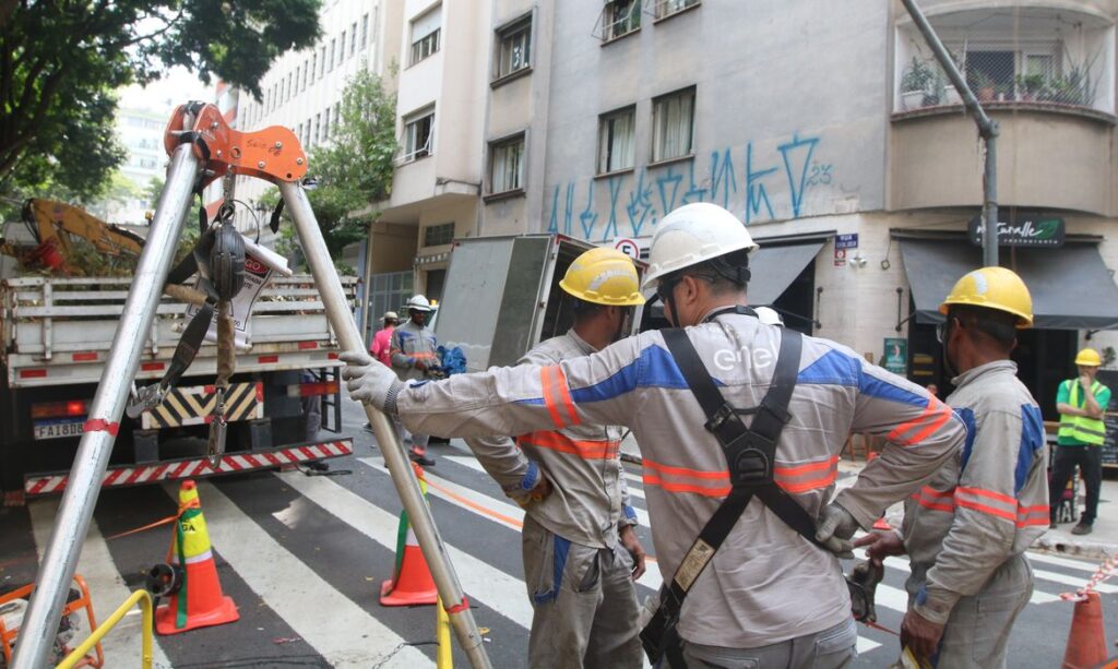 Enel recebe multa do Procon de São Paulo devido a quedas de luz em 2023