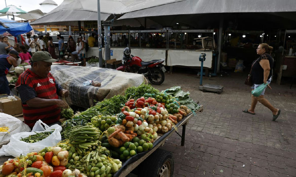 Estagnação de auxílios sociais ameaça economia de municípios