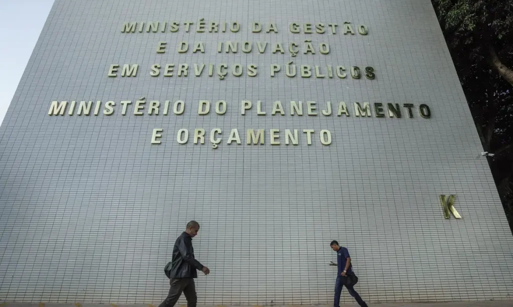 Executivo quer remanejar R$ 20 bi no orçamento de 2027 para impulsionar economia