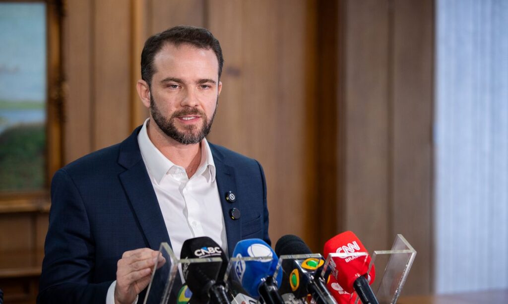 Governo mantém previsão de superávit no orçamento de 2027