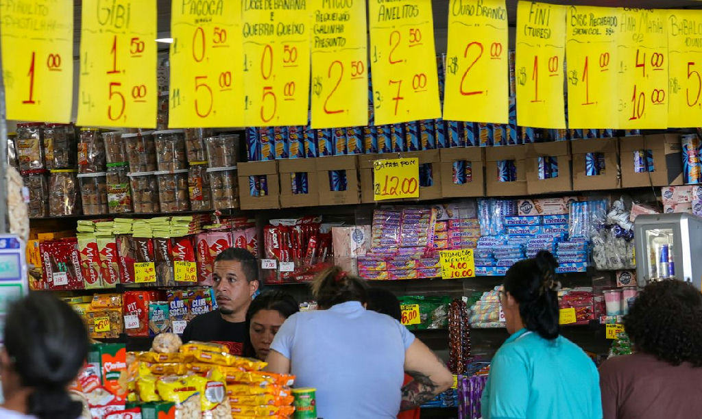 Governo prevê crédito e capacitação para empresas afetadas pelo fim da escala 6x1